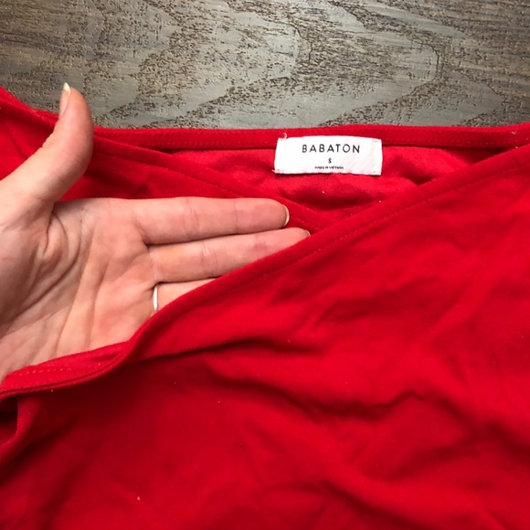 Aritzia cropped plunge wrap tee - Picture 3 of 4